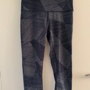 LULULEMON BLUE LEGGINGS WITH WHITE LINES SIZE 6